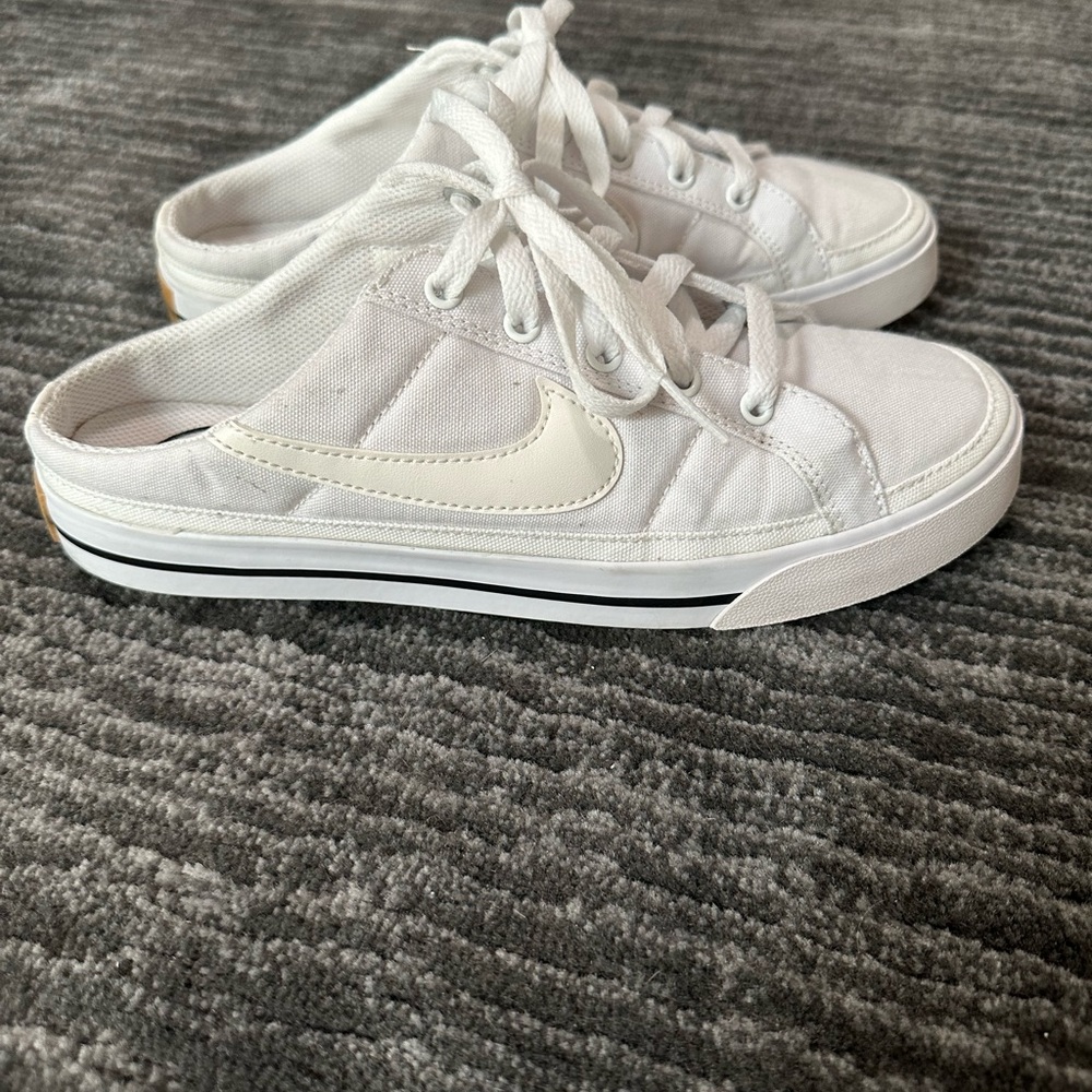Women’s Nike slip on white canvas sneakers size 8
